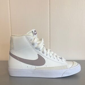 NWOT Nike Girls White and Light Purple High-Tops